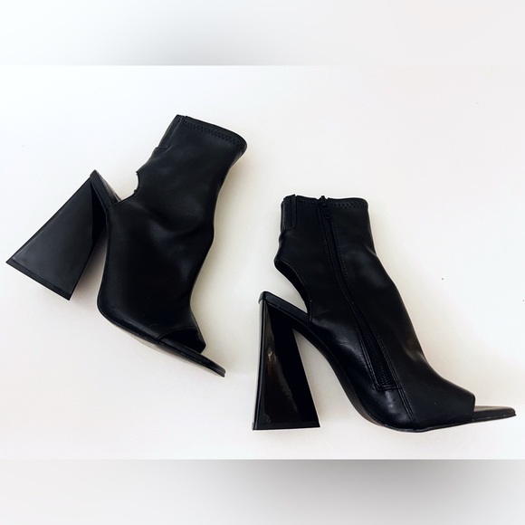 Steve Madden Black Heeled Boots with Chunky Block Heel - Picture 3 of 10